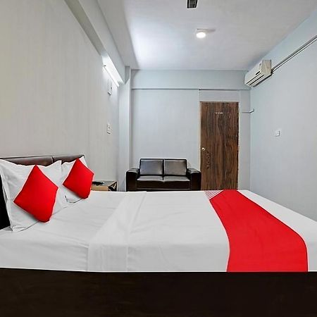 Hotel Welcome, Vip Road Vesu 수라트 외부 사진