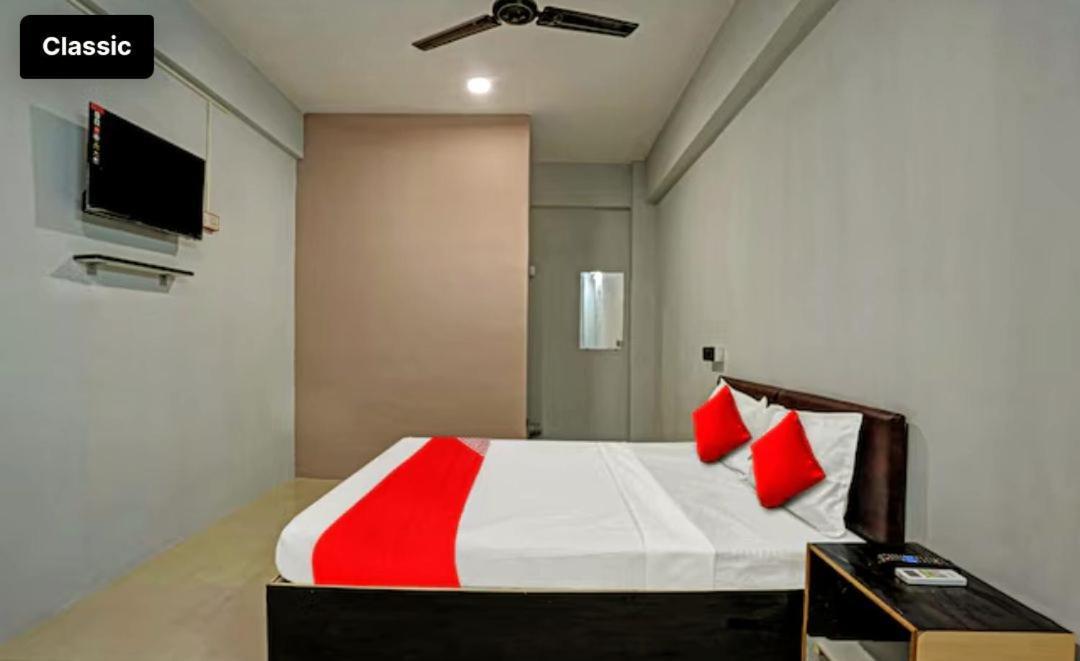 Hotel Welcome, Vip Road Vesu 수라트 외부 사진