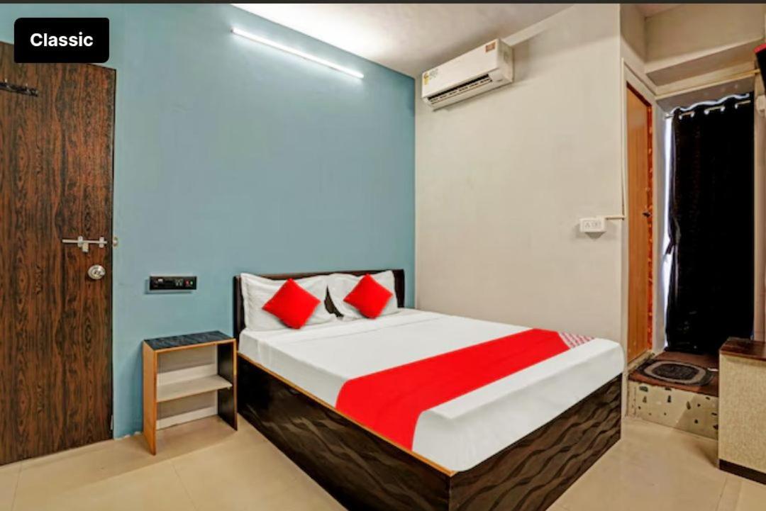 Hotel Welcome, Vip Road Vesu 수라트 외부 사진