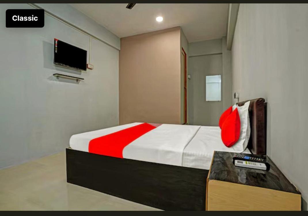 Hotel Welcome, Vip Road Vesu 수라트 외부 사진