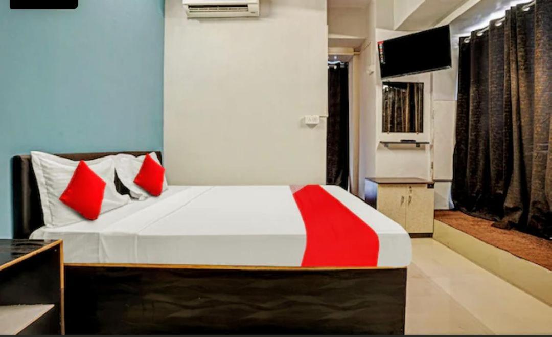 Hotel Welcome, Vip Road Vesu 수라트 외부 사진