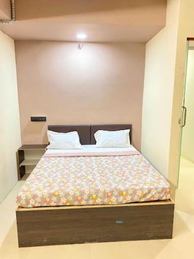 Hotel Welcome, Vip Road Vesu 수라트 외부 사진