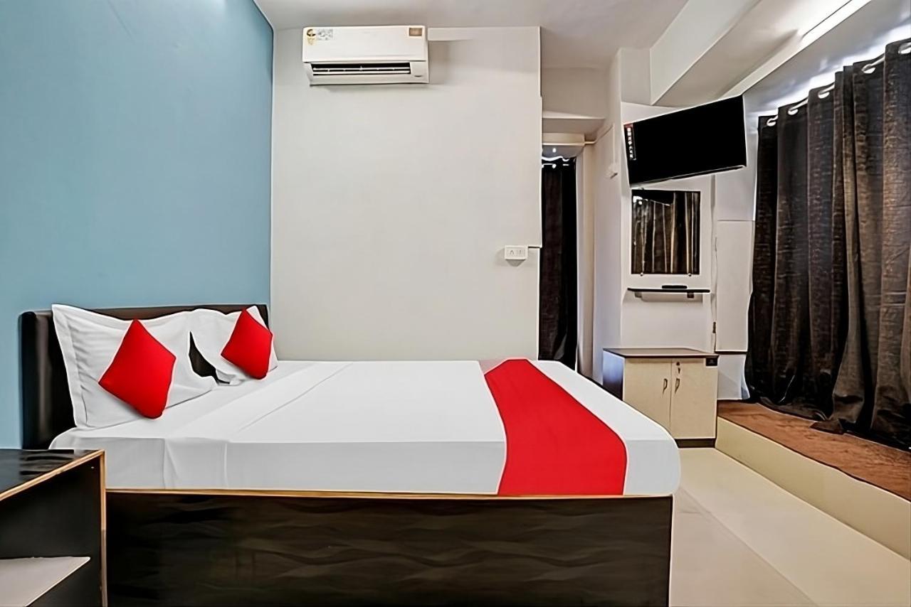 Hotel Welcome, Vip Road Vesu 수라트 외부 사진